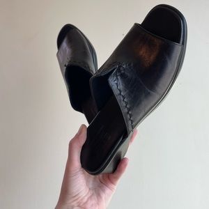 MUNRO |  Women's Slide Sandal Low Wedge Black Leather Open Toe | size 8.5 N